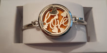 Charger l'image dans la galerie, Bracelet diffuseur d'huile essentielle "Love"